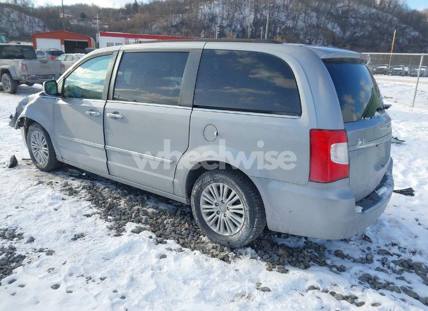 Photo 3 of 2015 Chrysler Town & COUNTRY TOURING-L (VIN 2C4RC1CG1FR572190)