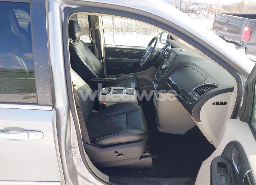 Photo 5 of 2015 Chrysler Town & COUNTRY TOURING-L (VIN 2C4RC1CG1FR572190)