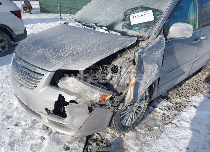 Photo 6 of 2015 Chrysler Town & COUNTRY TOURING-L (VIN 2C4RC1CG1FR572190)