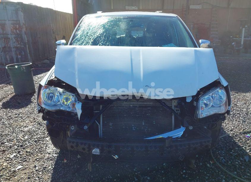 Photo 13 of 2016 Chrysler Town & COUNTRY TOURING-L ANNIVERSARY EDITION (VIN 2C4RC1CG1GR199931)