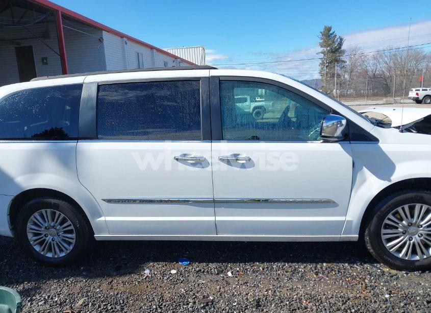 Photo 14 of 2016 Chrysler Town & COUNTRY TOURING-L ANNIVERSARY EDITION (VIN 2C4RC1CG1GR199931)