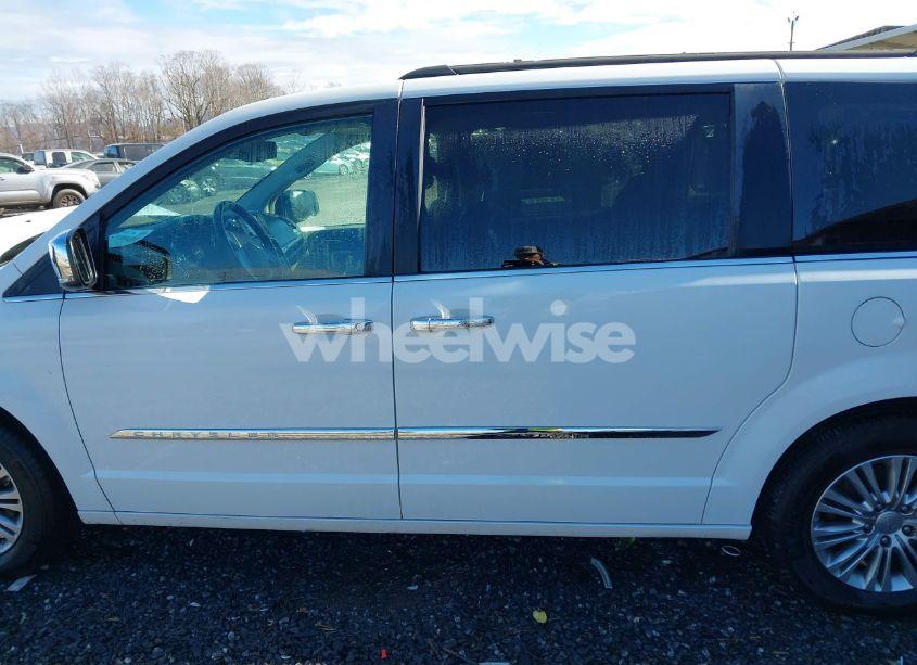 Photo 15 of 2016 Chrysler Town & COUNTRY TOURING-L ANNIVERSARY EDITION (VIN 2C4RC1CG1GR199931)
