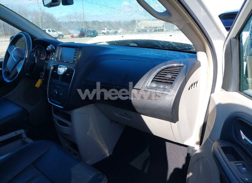 Photo 5 of 2016 Chrysler Town & COUNTRY TOURING-L ANNIVERSARY EDITION (VIN 2C4RC1CG1GR199931)