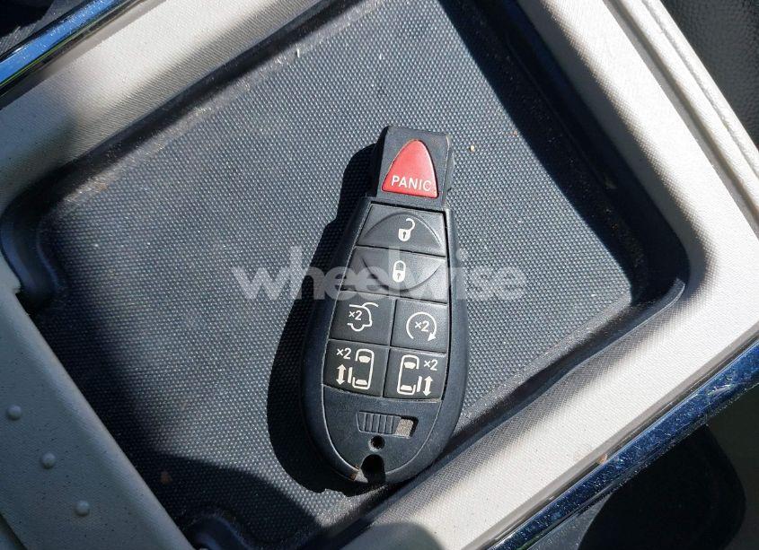 Photo 11 of 2016 Chrysler Town & COUNTRY TOURING-L (VIN 2C4RC1CG1GR232295)