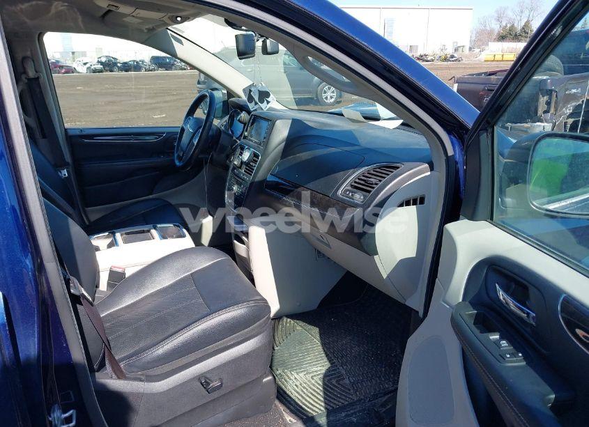 Photo 5 of 2016 Chrysler Town & COUNTRY TOURING-L (VIN 2C4RC1CG1GR232295)