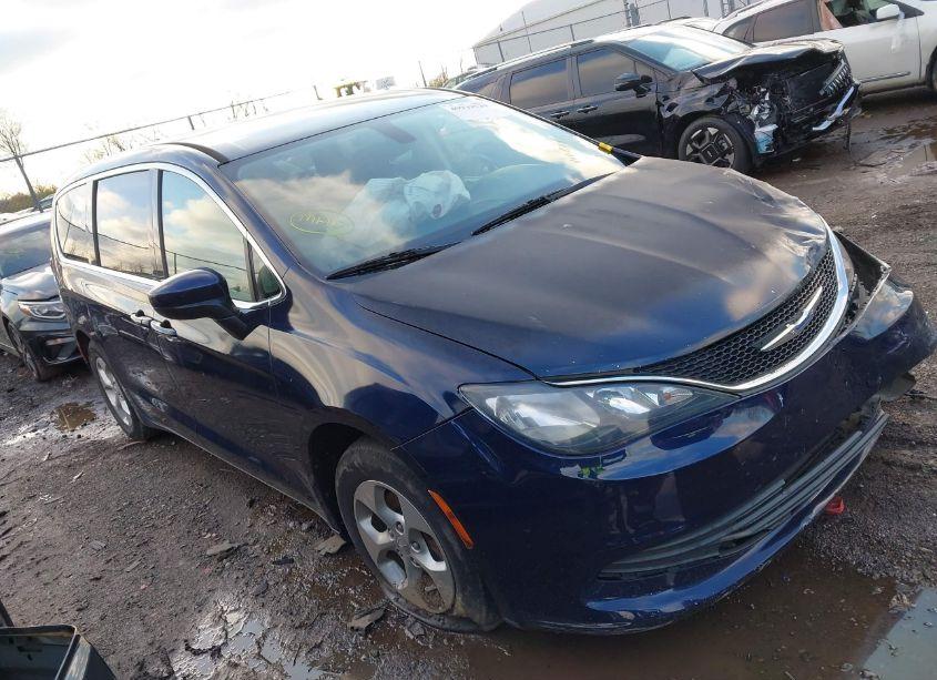 2017 Chrysler Pacifica LX (VIN 2C4RC1CG1HR571690) main photo