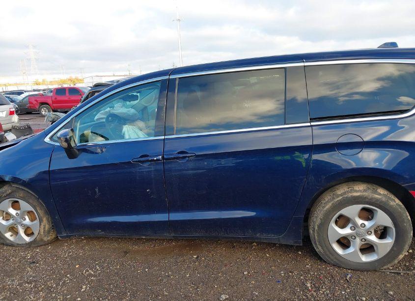 Photo 13 of 2017 Chrysler Pacifica LX (VIN 2C4RC1CG1HR571690)