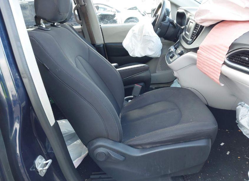 Photo 5 of 2017 Chrysler Pacifica LX (VIN 2C4RC1CG1HR571690)