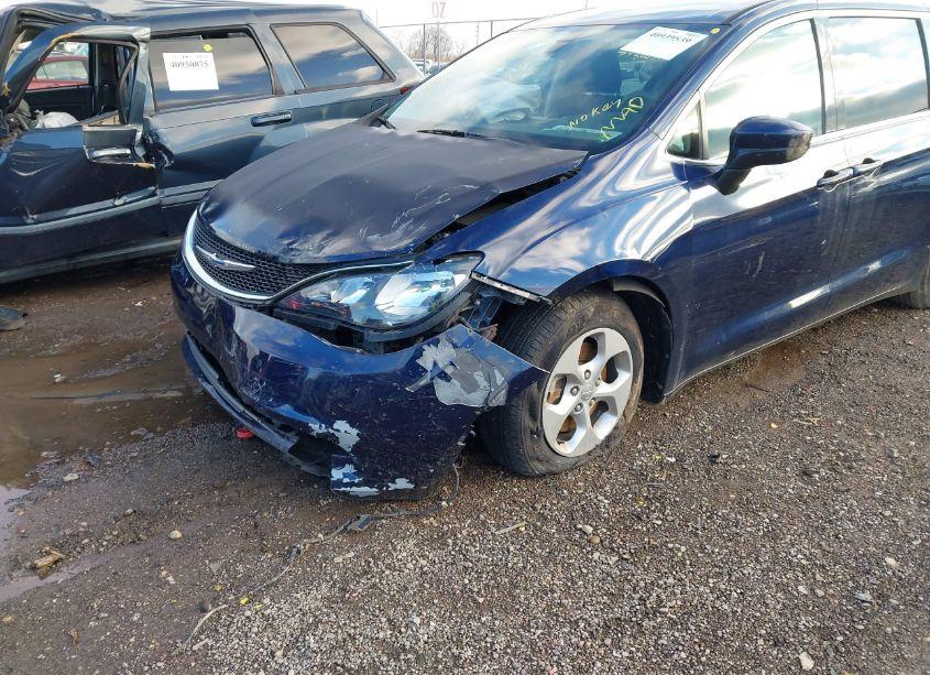 Photo 6 of 2017 Chrysler Pacifica LX (VIN 2C4RC1CG1HR571690)