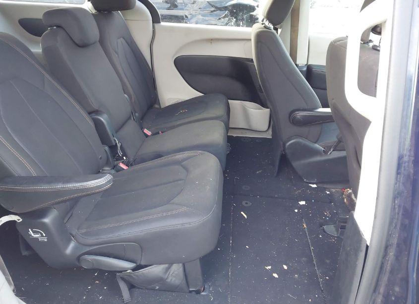 Photo 8 of 2017 Chrysler Pacifica LX (VIN 2C4RC1CG1HR571690)