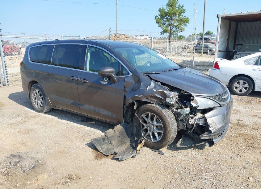 2017 Chrysler Pacifica LX (VIN 2C4RC1CG1HR739182) main photo