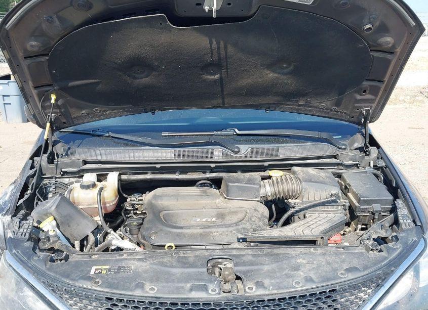 Photo 10 of 2017 Chrysler Pacifica LX (VIN 2C4RC1CG1HR739182)