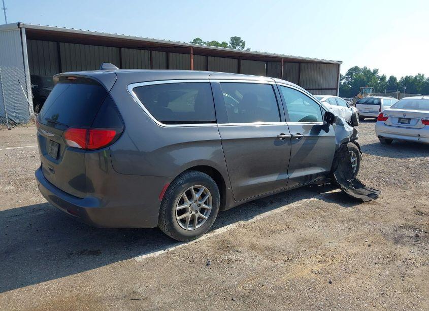 Photo 4 of 2017 Chrysler Pacifica LX (VIN 2C4RC1CG1HR739182)
