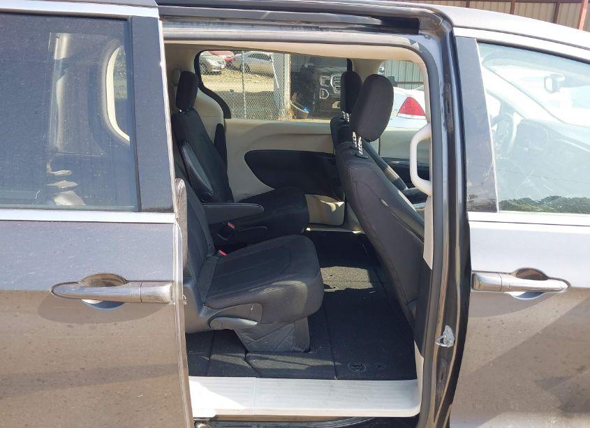 Photo 8 of 2017 Chrysler Pacifica LX (VIN 2C4RC1CG1HR739182)