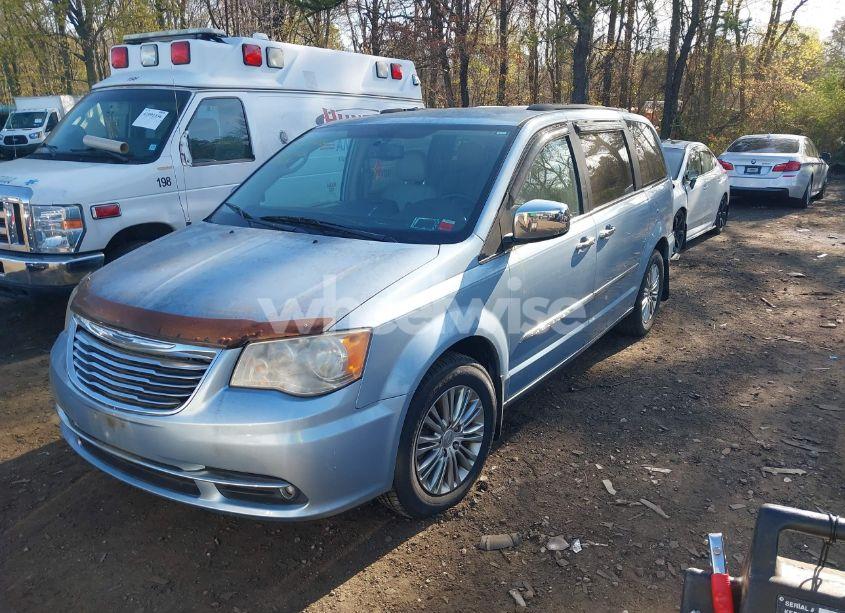 Photo 2 of 2013 Chrysler Town & COUNTRY TOURING-L (VIN 2C4RC1CG2DR531435)
