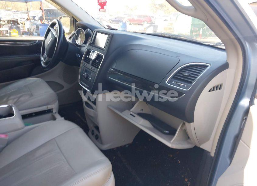 Photo 5 of 2013 Chrysler Town & COUNTRY TOURING-L (VIN 2C4RC1CG2DR531435)