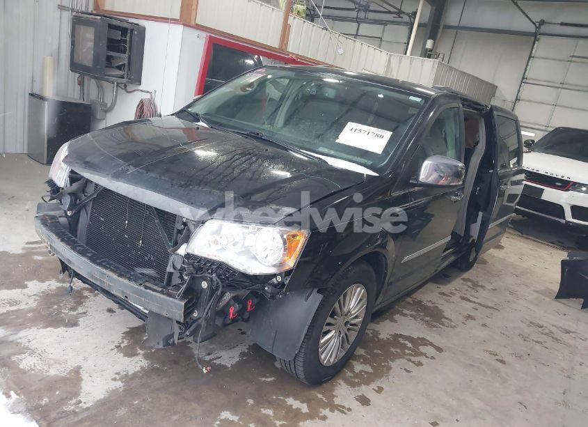 Photo 2 of 2013 Chrysler Town & COUNTRY TOURING-L (VIN 2C4RC1CG2DR560546)