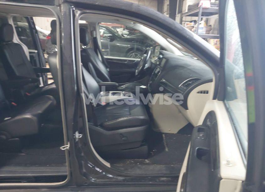 Photo 5 of 2013 Chrysler Town & COUNTRY TOURING-L (VIN 2C4RC1CG2DR560546)