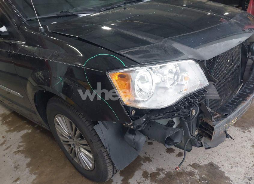 Photo 6 of 2013 Chrysler Town & COUNTRY TOURING-L (VIN 2C4RC1CG2DR560546)