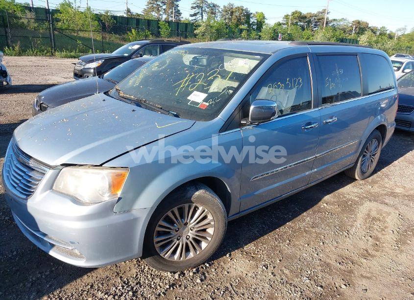Photo 2 of 2013 Chrysler Town & COUNTRY TOURING-L (VIN 2C4RC1CG2DR566220)