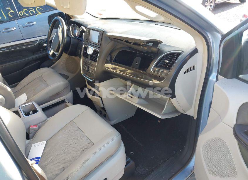 Photo 5 of 2013 Chrysler Town & COUNTRY TOURING-L (VIN 2C4RC1CG2DR566220)