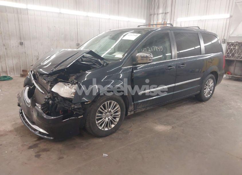 Photo 2 of 2013 Chrysler Town & COUNTRY TOURING-L (VIN 2C4RC1CG2DR594227)