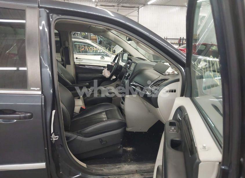 Photo 5 of 2013 Chrysler Town & COUNTRY TOURING-L (VIN 2C4RC1CG2DR594227)