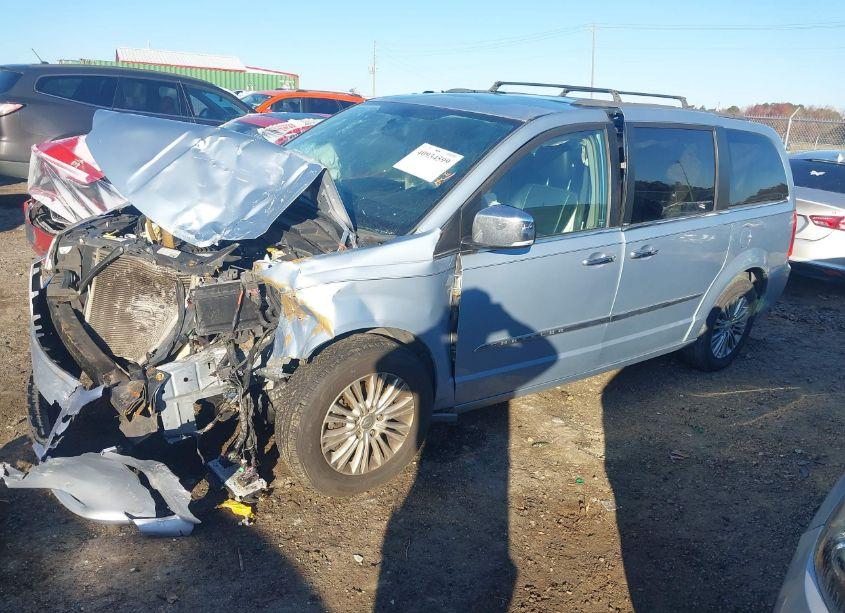 Photo 2 of 2013 Chrysler Town & COUNTRY TOURING-L (VIN 2C4RC1CG2DR607123)