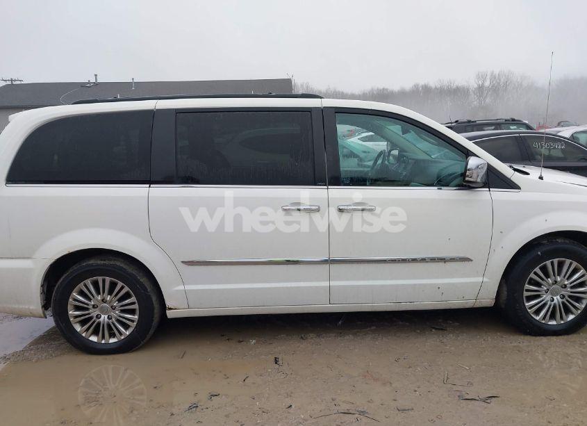 Photo 13 of 2013 Chrysler Town & COUNTRY TOURING-L (VIN 2C4RC1CG2DR684204)
