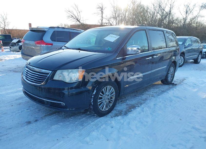 Photo 2 of 2013 Chrysler Town & COUNTRY TOURING-L (VIN 2C4RC1CG2DR711935)