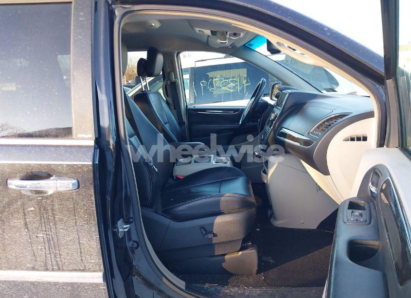 Photo 5 of 2013 Chrysler Town & COUNTRY TOURING-L (VIN 2C4RC1CG2DR711935)