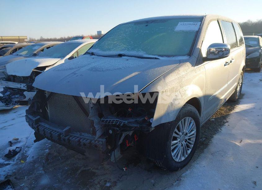 Photo 2 of 2013 Chrysler Town & COUNTRY TOURING-L (VIN 2C4RC1CG2DR723115)