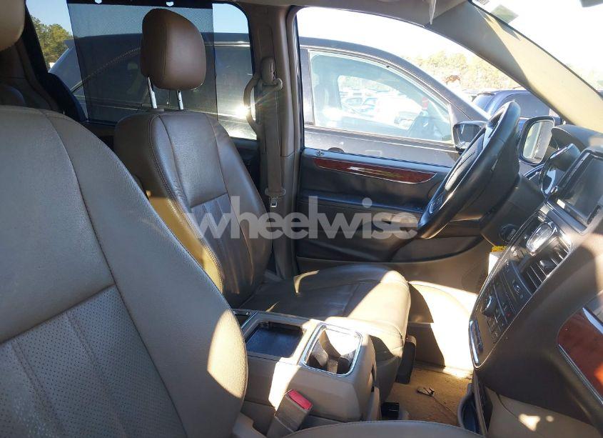 Photo 5 of 2013 Chrysler Town & COUNTRY TOURING-L (VIN 2C4RC1CG2DR734356)