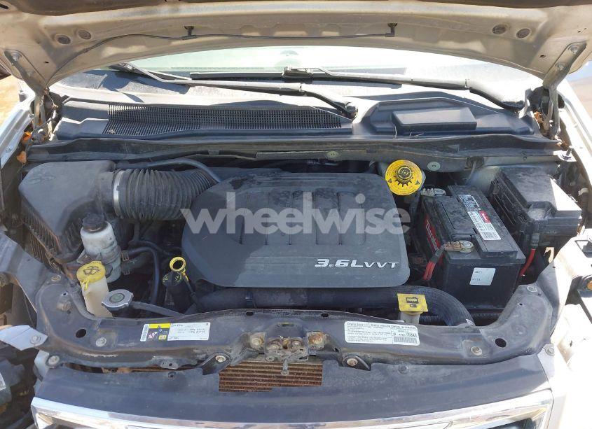 Photo 10 of 2014 Chrysler Town & COUNTRY TOURING-L (VIN 2C4RC1CG2ER116651)