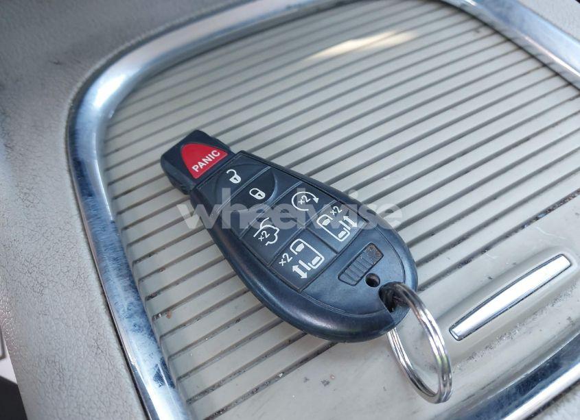 Photo 11 of 2014 Chrysler Town & COUNTRY TOURING-L (VIN 2C4RC1CG2ER116651)