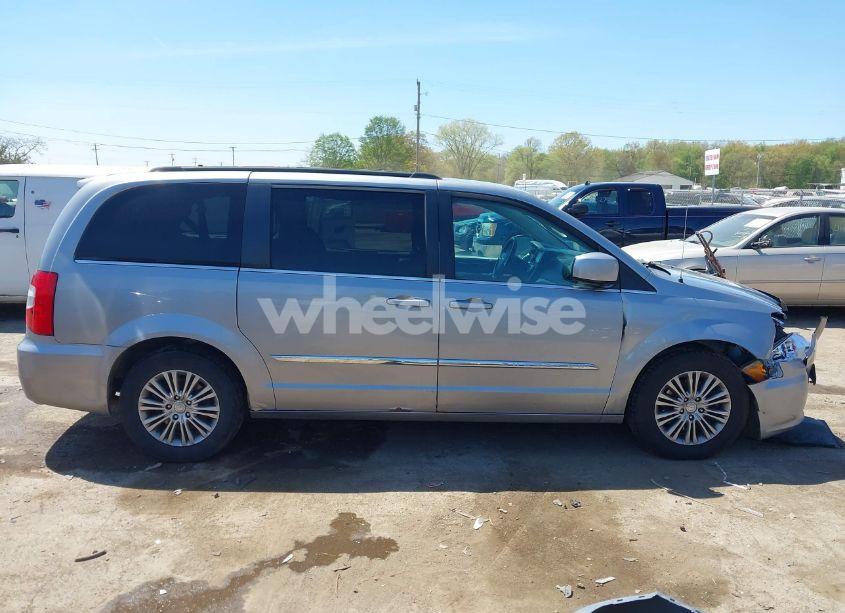 Photo 13 of 2014 Chrysler Town & COUNTRY TOURING-L (VIN 2C4RC1CG2ER116651)