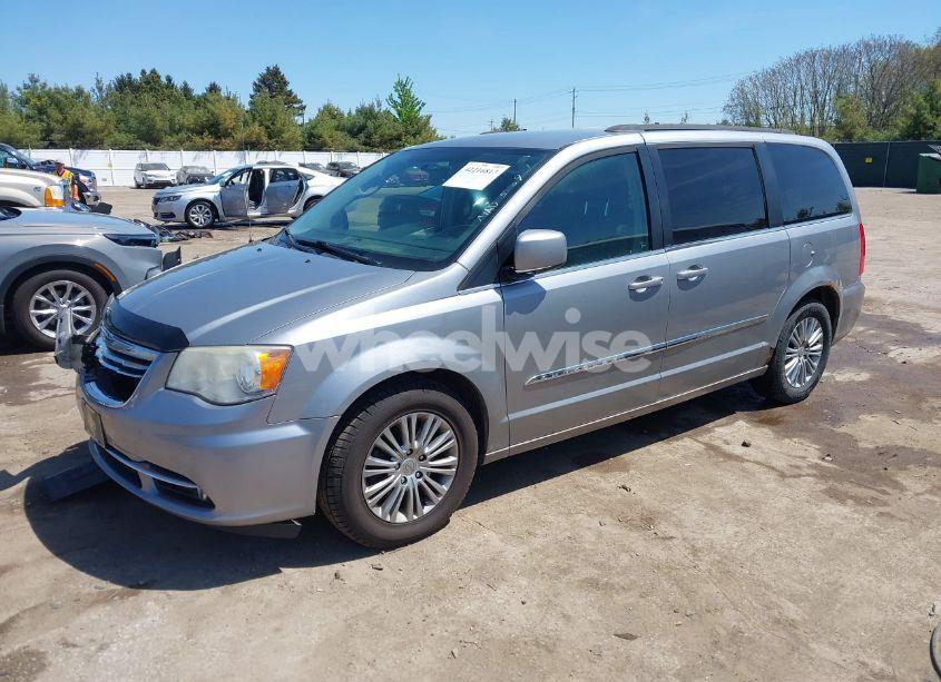 Photo 2 of 2014 Chrysler Town & COUNTRY TOURING-L (VIN 2C4RC1CG2ER116651)