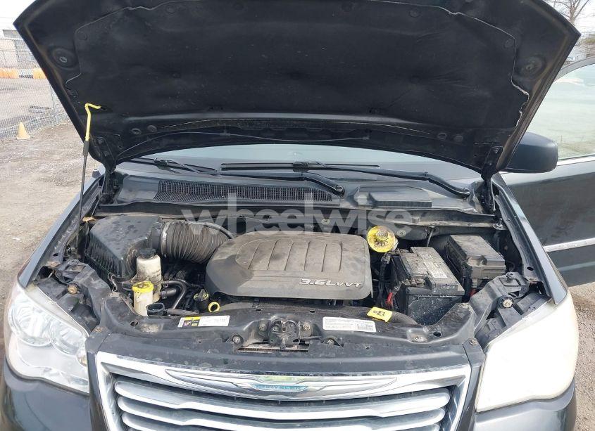 Photo 10 of 2014 Chrysler Town & COUNTRY TOURING-L (VIN 2C4RC1CG2ER214952)