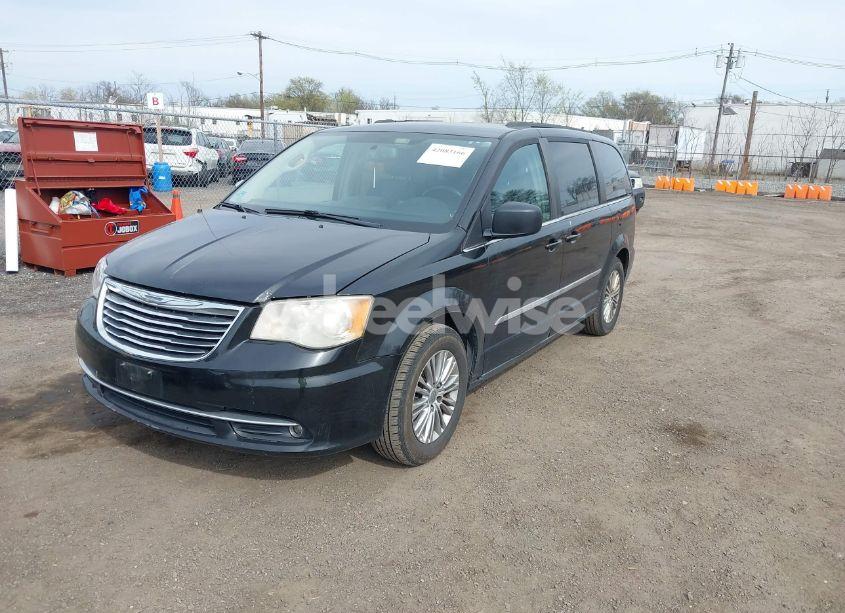 Photo 2 of 2014 Chrysler Town & COUNTRY TOURING-L (VIN 2C4RC1CG2ER214952)