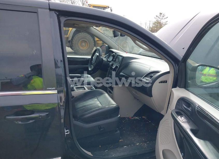 Photo 5 of 2014 Chrysler Town & COUNTRY TOURING-L (VIN 2C4RC1CG2ER214952)