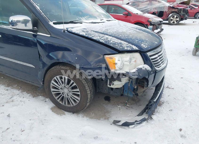 Photo 6 of 2014 Chrysler Town & COUNTRY TOURING-L (VIN 2C4RC1CG2ER277257)