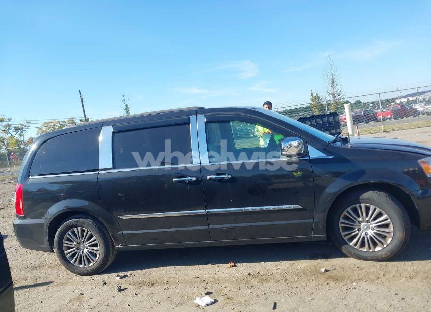 Photo 13 of 2014 Chrysler Town & COUNTRY TOURING-L (VIN 2C4RC1CG2ER367220)