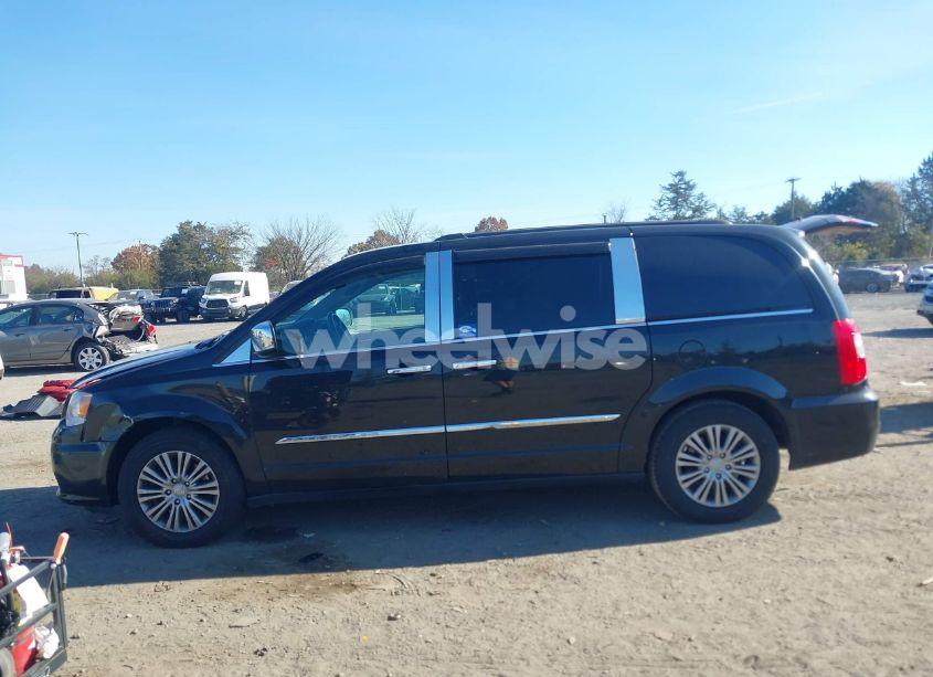 Photo 14 of 2014 Chrysler Town & COUNTRY TOURING-L (VIN 2C4RC1CG2ER367220)