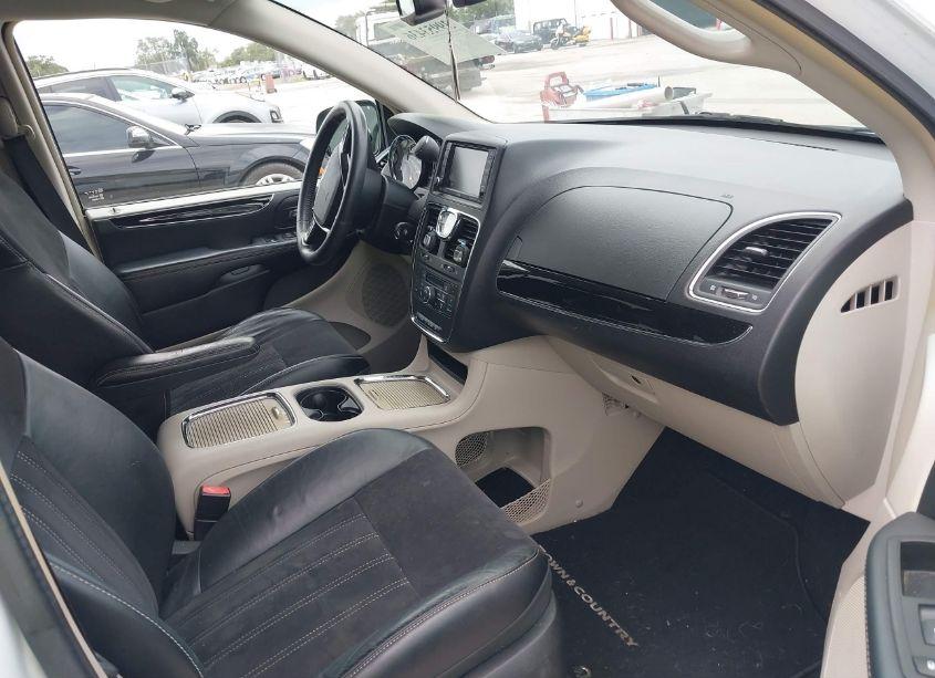 Photo 5 of 2014 Chrysler Town & COUNTRY TOURING-L 30TH ANNIVERSARY (VIN 2C4RC1CG2ER455393)