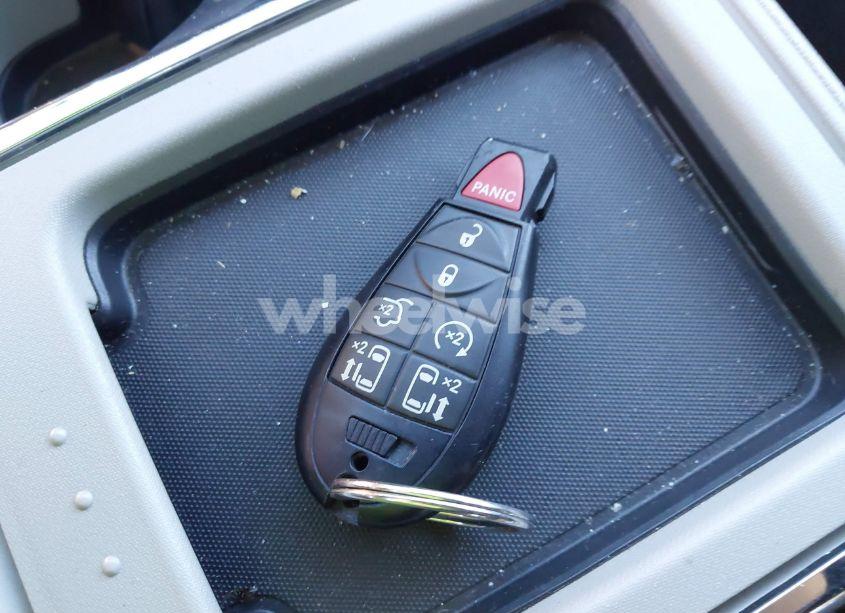 Photo 11 of 2014 Chrysler Town & COUNTRY TOURING-L (VIN 2C4RC1CG2ER466751)