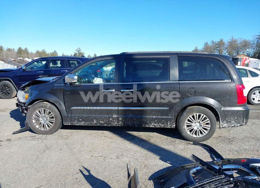 Photo 15 of 2014 Chrysler Town & COUNTRY TOURING-L (VIN 2C4RC1CG2ER466751)