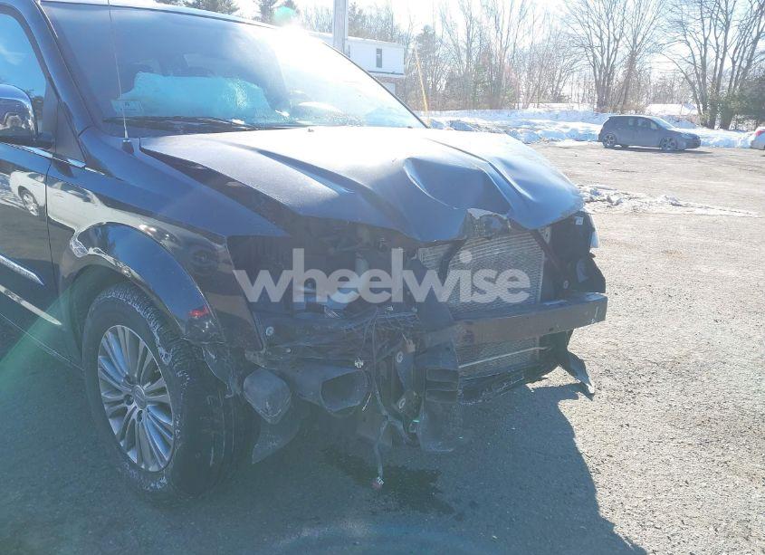 Photo 18 of 2014 Chrysler Town & COUNTRY TOURING-L (VIN 2C4RC1CG2ER466751)