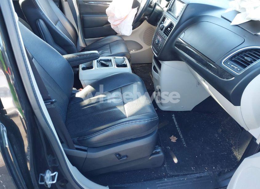 Photo 5 of 2014 Chrysler Town & COUNTRY TOURING-L (VIN 2C4RC1CG2ER466751)