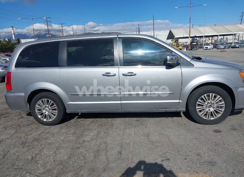 Photo 13 of 2015 Chrysler Town & COUNTRY TOURING-L (VIN 2C4RC1CG2FR547704)