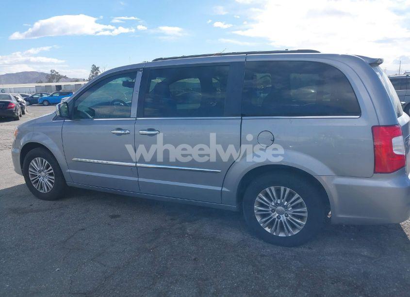 Photo 14 of 2015 Chrysler Town & COUNTRY TOURING-L (VIN 2C4RC1CG2FR547704)